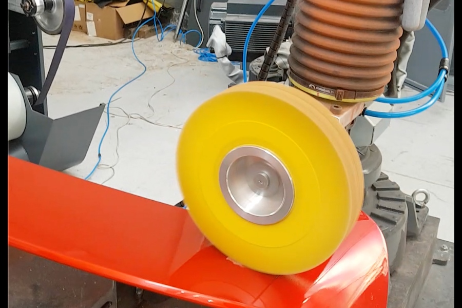 ROBOTIC PLASTIC PART GRINDING